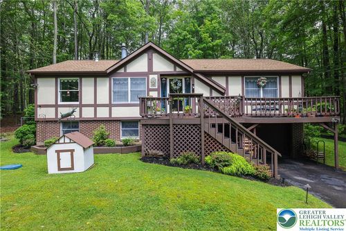 137 Outer Dr, Pocono Lake, PA, 18347-8067 | Card Image