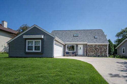 8560 S Sharon Drive, Oak Creek, WI, 53154 | Card Image