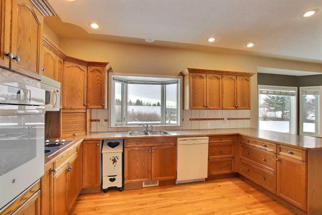 30-5139 27 Highway, Home with 5 bedrooms, 3 bathrooms and 4 parking in Rural Mountain View County AB | Image 11
