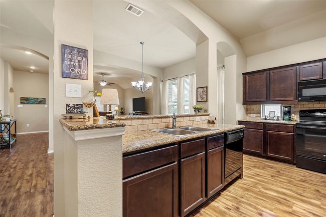 507 Navajo Trl, House other with 3 bedrooms, 2 bathrooms and 2 parking in McGregor TX | Image 18