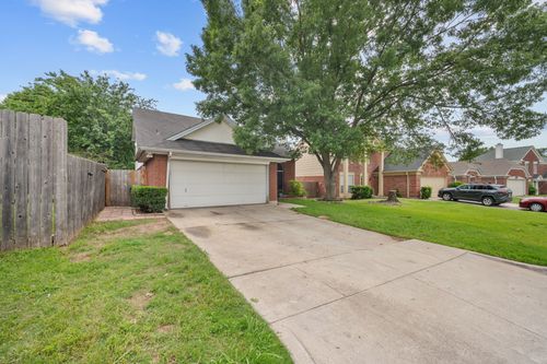 916 Danforth Pl, Arlington, TX, 76017-6401 | Card Image
