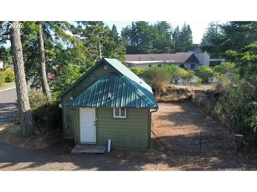 1425 Pine St, Florence, OR, 97439-9422 | Card Image