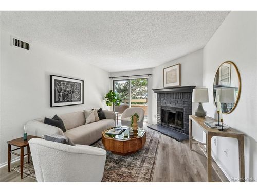 202-1075 S Elkhart Way, Aurora, CO, 80012-3804 | Card Image