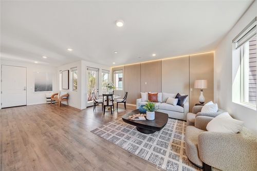 187 Bowery, Irvine, CA, 92612 | Card Image
