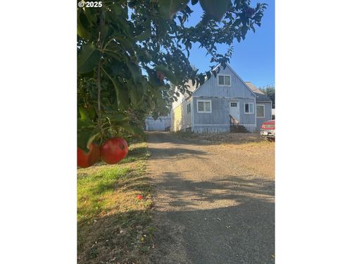 122 Ne 4th St, Willamina, OR, 97396-2748 | Card Image