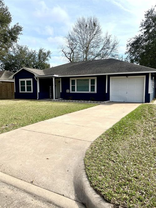 2200 Linwood Ln, Bay City, TX, 77414-7321 | Card Image