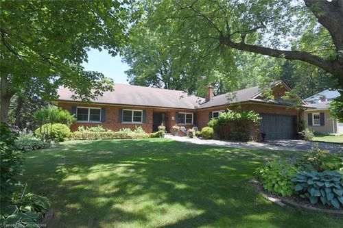 3 Greenfield Dr, Ancaster, ON, L9G1M2 | Card Image