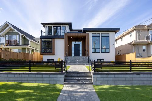 8093 14th Ave, Burnaby, BC, V3N2B5 | Card Image