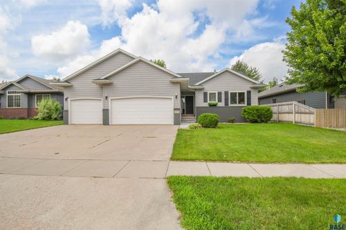 5109 S Manchester Ct, Sioux Falls, SD, 57108-4820 | Card Image