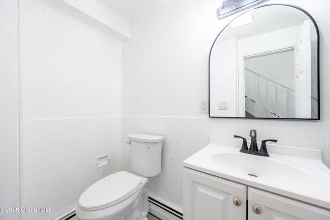 556 Clarendon St, House other with 2 bedrooms, 1 bathrooms and 2 parking in Schenectady NY | Image 9
