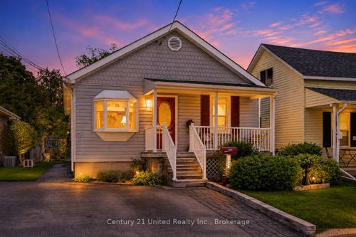 492 Cross Street, Peterborough, ON, K9H4T2 | Card Image