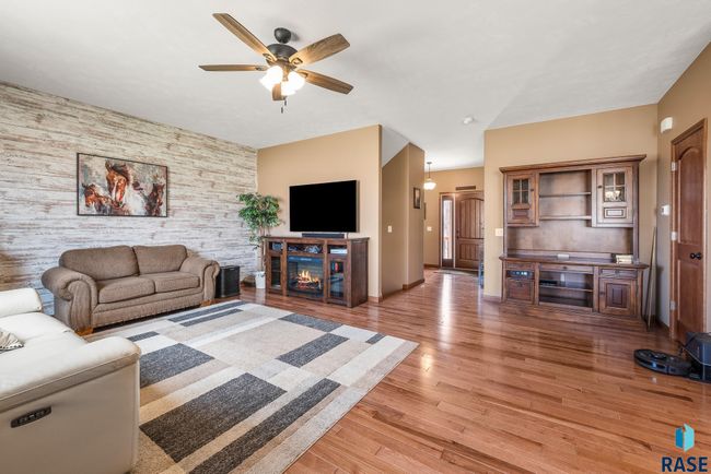 100 Oak Ave, House other with 6 bedrooms, 4 bathrooms and null parking in Crooks SD | Image 5