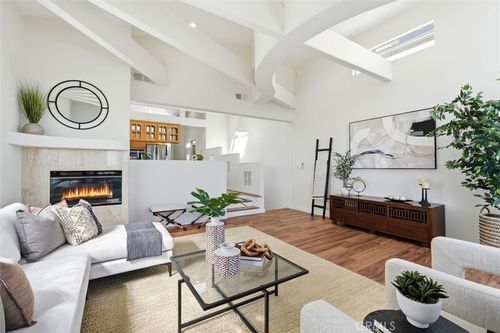 1752 Carver St, Redondo Beach, CA, 90278-2820 | Card Image