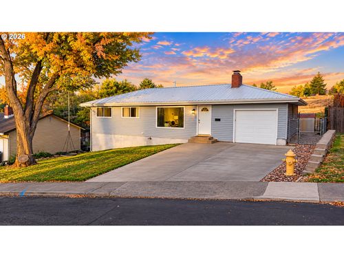 920 Sw 33rd St, Pendleton, OR, 97801-3623 | Card Image