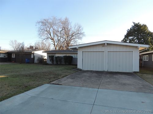6552 E 27th Pl, Tulsa, OK, 74129-6114 | Card Image