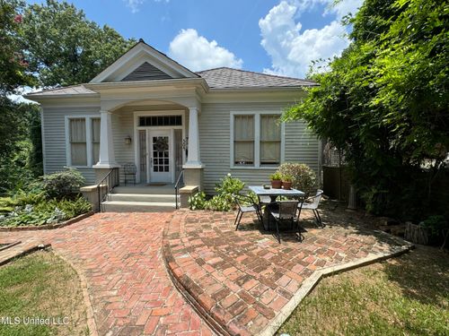 304 Lambert St, Natchez, MS, 39120-3556 | Card Image