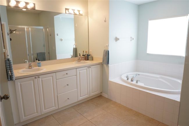 Primary ensuite | Image 25