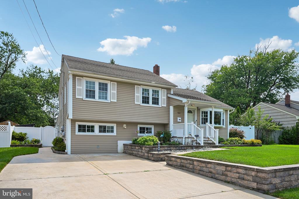 Residential in MOUNT HOLLY 2
