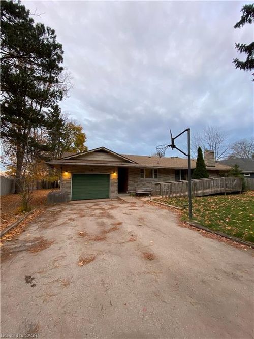 260 Main St W, Grimsby, ON, L3M1S4 | Card Image