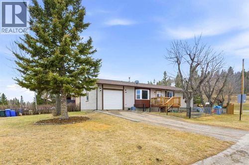 616 1 Street Ne, Sundre, AB, T0M1X0 | Card Image