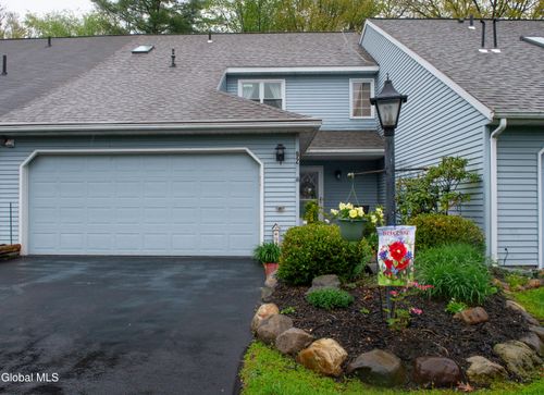 92 Commonwealth Dr, Glenmont, NY, 12077-3218 | Card Image