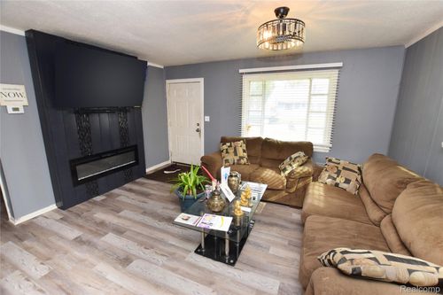 409 W Alma Ave, Flint, MI, 48505-2019 | Card Image