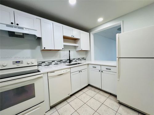 210-8025 Colony Cir S, Tamarac, FL, 33321-3916 | Card Image