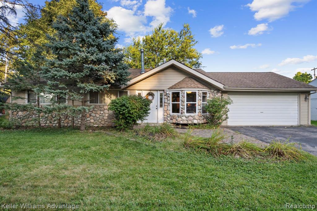Meadowbrook Rd, Novi, MI 48375