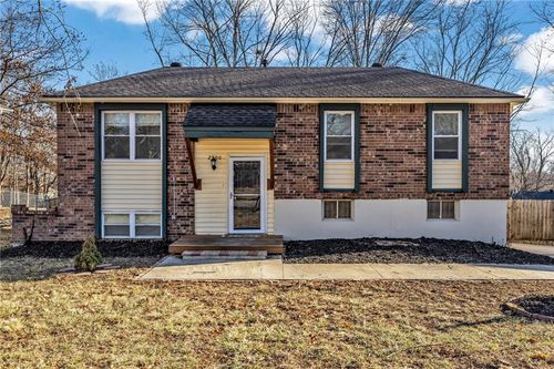 2500 Nw Salem Ct, Blue Springs, MO, 64015-2647 | Card Image