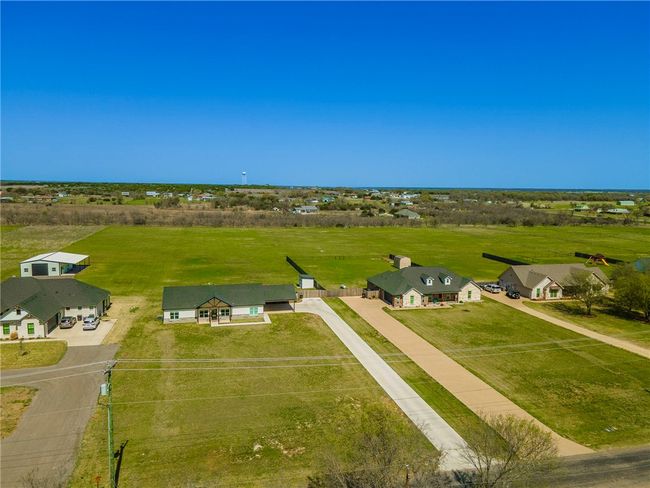 1973 Jackson Ln, House other with 3 bedrooms, 2 bathrooms and 2 parking in China Spring TX | Image 5