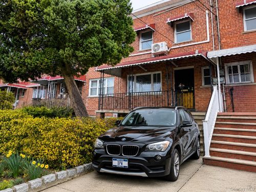 1061 E 218th St, Bronx, NY, 10469-1210 | Card Image