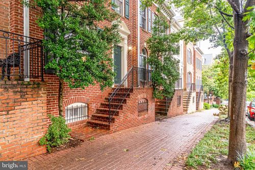 1323 N Barton St, ARLINGTON, VA, 22201-2708 | Card Image