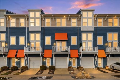 323 Arizona Ave, Lorain, OH, 44052-2094 | Card Image