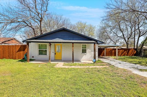 612 N Cherry St, Aubrey, TX, 76227-9433 | Card Image