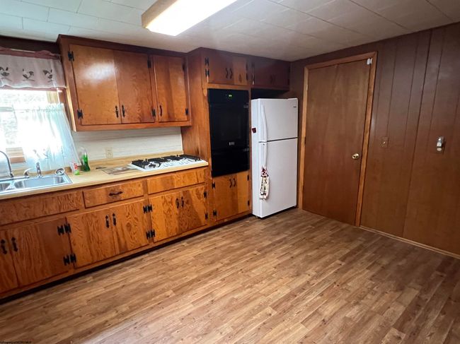 3730 Greenbrier Rd, Home with 3 bedrooms, 1 bathrooms and 3 parking in Salem WV | Image 21