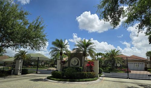 8268 Southwind Bay Cir, FORT MYERS, FL, 33908-6028 | Card Image