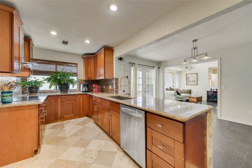 17113 Upper Bay Rd, Addison, TX, 75001-5047 | Card Image