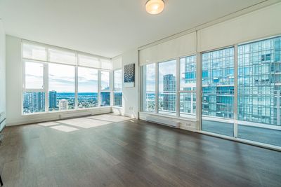 4102 - 4670 Assembly Way, Condo with 2 bedrooms, 2 bathrooms and 1 parking in Burnaby BC | Image 2