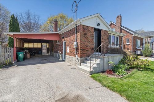 209 Bedford Rd, Kitchener, ON, N2G3A5 | Card Image
