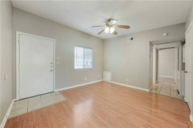 APT-209 - 2408 Longview St, Condo with 2 bedrooms, 1 bathrooms and 2 parking in Austin TX | Image 4