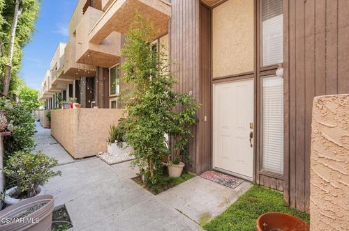 19b-5307 Wilkinson Ave, Valley Village, CA, 91607-2459 | Card Image