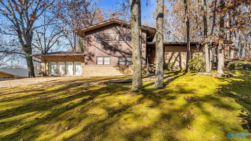 137 Bridlewood Dr, Gadsden, AL, 35901-6413 | Card Image