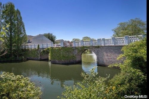 227-21 Victorian Ct, Holtsville, NY, 11742-2632 | Card Image
