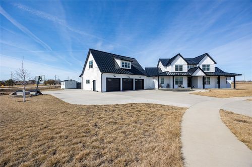 1114 Towne Centre Dr, Urbana, IA, 52345-9200 | Card Image