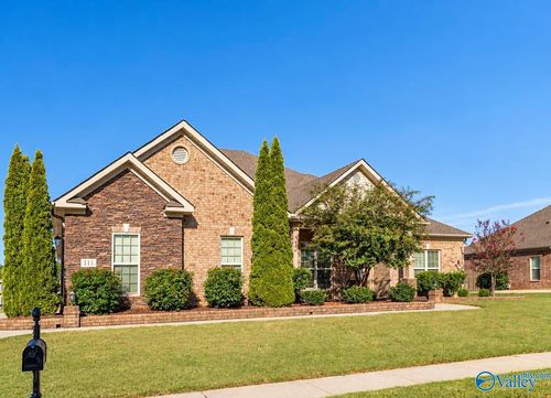 111 Rockhaven Dr Nw, Madison, AL, 35757-6976 | Card Image