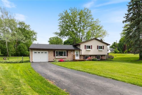 218 Kusak Rd, Henrietta, NY, 14467-9335 | Card Image