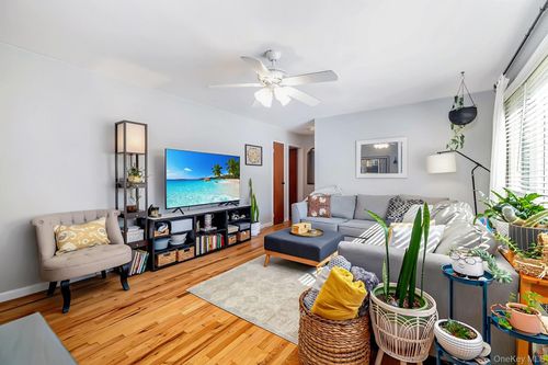 j3-214 Edmunton Dr, Babylon, NY, 11703 | Card Image
