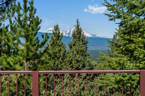 2594 Nw Obrien Ct, Bend, OR, 97703-5690 | Card Image