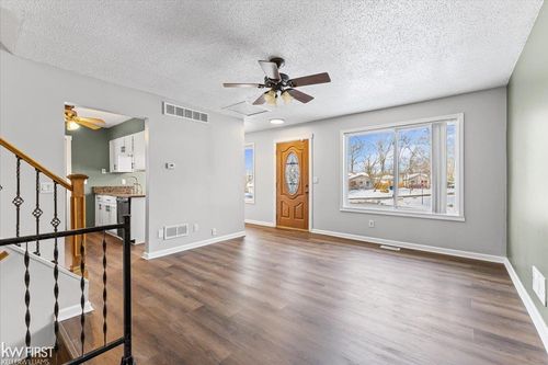 3867 Faber Ter, Waterford, MI, 48328-4031 | Card Image