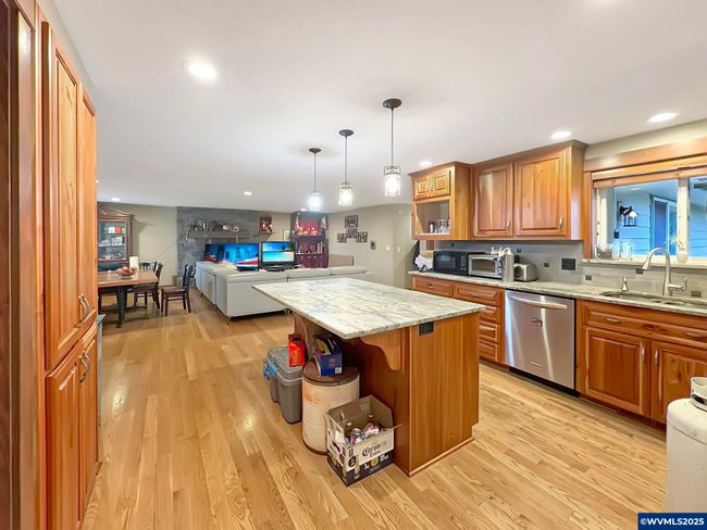 38653 Robinson Dr, House other with 4 bedrooms, 3 bathrooms and null parking in Scio OR | Image 4